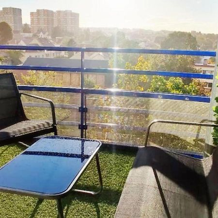 T4 Massy TGV - 80m2 avec Terrasse et bureau - proche coulée verte - idéal Pro ou Famille Esterno foto